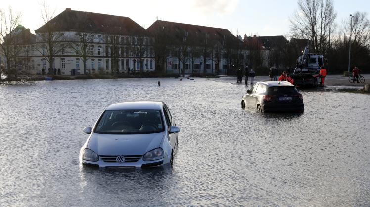 KINA - Sturm bringt Hochwasser