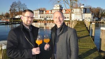 Voller Vorfreude auf die Neueröffnung des Seglerheims: die Geschäftsführer Fabian Zinck (l.) und Christoph Gerlach 
