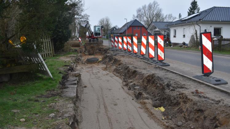 Gehwegbau funktioniert in Striesdorf bei mildem Wetter auch im Winter.