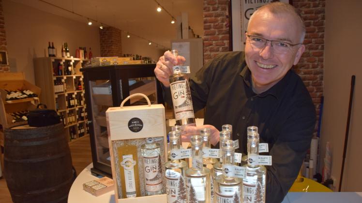 Stolz über seinen zündende Idee: Lutz Rosengarten mit dem erfolgreichen „Vietings Gin“. 