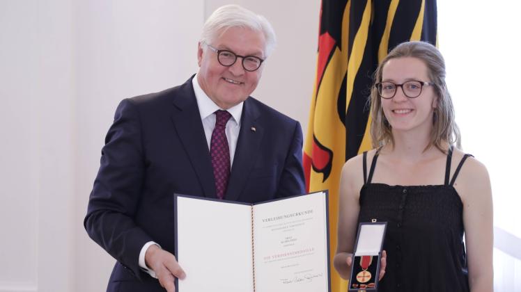 Engagement für die Demokratie: Klara Fries erhielt im Mai 2018 das Bundesverdienstkreuz.
