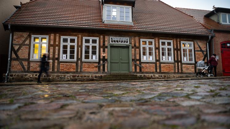 In Warin betreibt der Verein Felicitas im Haus der Zukunft einen Jugendklub. Das Gebäude gehört der Kirchgemeinde. Fotos: Volker Bohlmann 