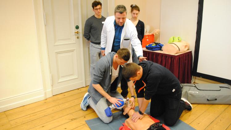 Medizin Studenten Erleben Bei Helios Klinikalltag Schon Ab Dem Er SVZ