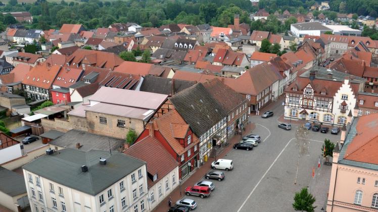 Blick auf Sternberg vom Kirchturm: Viele Häuser in der Altstadt wurden saniert oder neu gebaut.