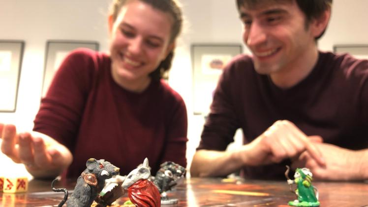 Teilen ein gemeinsames Hobby: Sarah Heider und Sebastian Lohse lieben Gesellschaftsspiele.