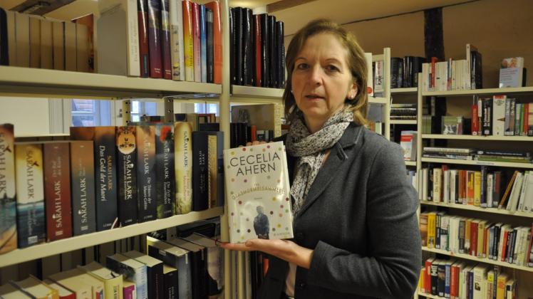 Rebecca Duge leitet die Bibliothek im Rehna. 