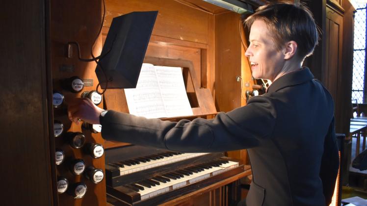 Kantorin Dorothea Uibel freut sich auf die Restaurierung der Runge-Orgel in der Dömitzer Johanniskirche. 
