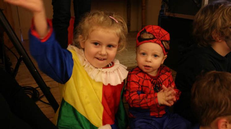 Helau und Bunt! Faschingsspaß für Groß und Klein mit Kostenlosen Ausmalbildern