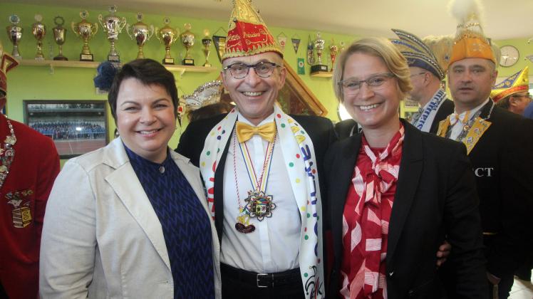 Über 1000 Narren aus ganz MV beim Landespräsidenten-Treffen 30. Päsidententreffen des Karnevallandesverbandes in Spornitz