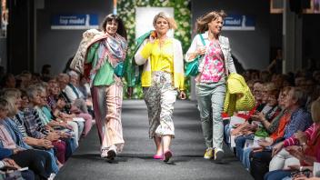 Große Bühne und tolle Frauen aus Schleswig-Holstein: 2019 präsentierten die Top-Model-Gewinnerinnen aktuelle Modekollektionen. 