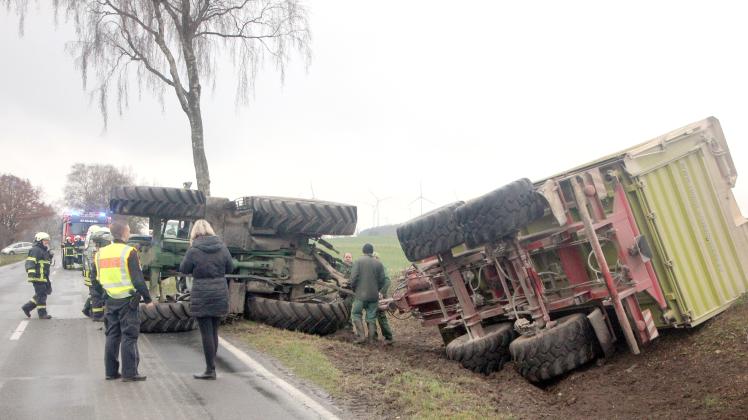 Unfall Traktorgespann auf L 16