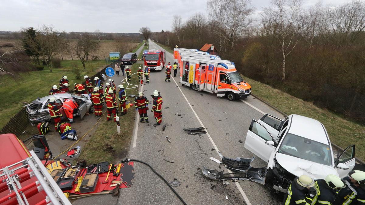 Vier Verletzte Auf B207 Nach Schwerem Auffahrunfall | SHZ