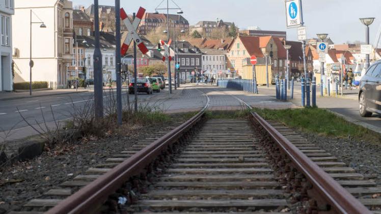 Die Planungshoheit für die Eisenbahngleise entlang des Hafens liegt bei der Stadt Flensburg. 