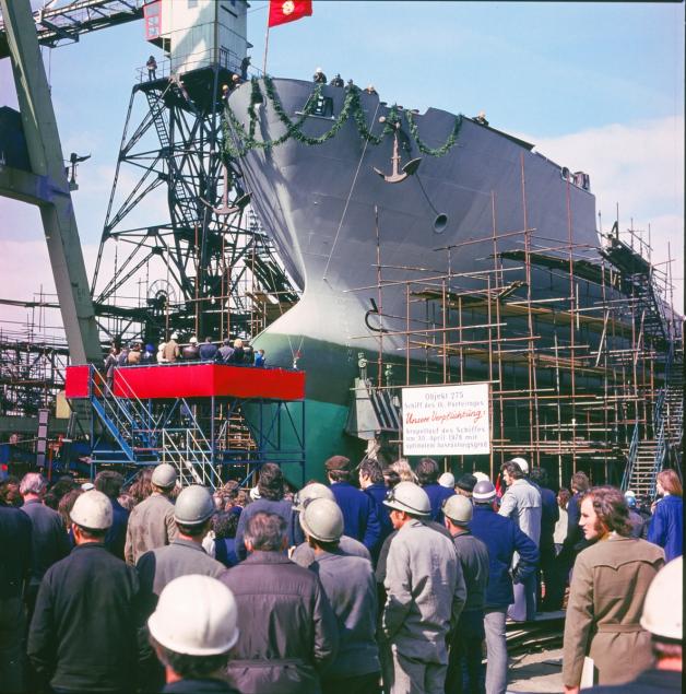 Der Stapellauf eines neuen Schiffes wie hier 1976 wurde auf der Werft stets feierlich zelebriert. 