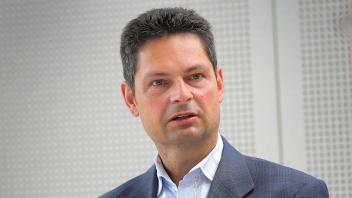Fabian Geyer, Geschäftsführer des Arbeitgeberverbands Flensburg-Schleswig-Eckernförde, fordert schnelles Handeln der Politik.