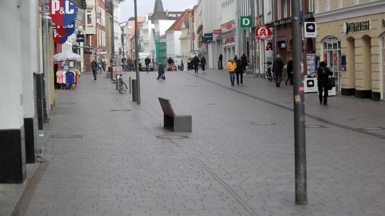 Die Flensburger Innenstadt ist seit einigen Tagen verwaist. Am Mittwoch soll an der Holmnixe eine Kundgebung stattfinden. 