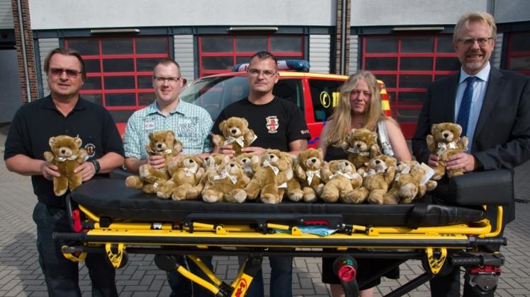 Die Delmenhorster Feuerwehr hat 500 neue Teddybären als Trostspender für Kinder bei Unfällen oder Bränden. Die Delmenhorster Feuerwehr hat 500 neue Teddybären als Trostspender für Kinder bei Unfällen oder Bränden.