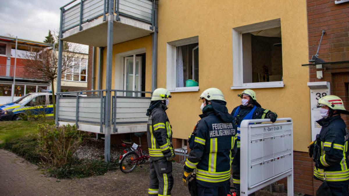 Essen Brennt Auf Dem Herd – Feuerwehr Rettet Seniorin | SHZ