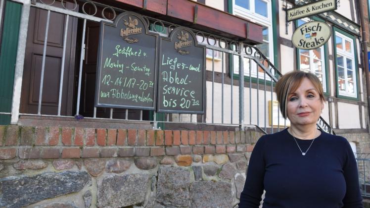 Das Restaurant in Sternberg musste schließen. Lili Koll bietet wie viele andere Wirte jetzt einen Lieferservice. 