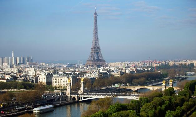 In welchem Land steht der Eiffelturm? Das ist eine Frage in einem Internet-Rätsel, mit dem man herumreisen kann. 