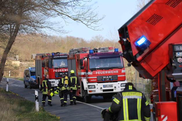 Behnkenhagen: Dach von Bauernhaus brennt und löst Großalarm aus – | SVZ