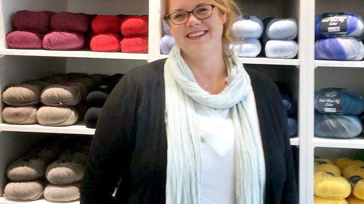 Verkauft jetzt Wolle, statt Texte zu verfassen: Britta Janzen hat die Veränderung nicht bereut.