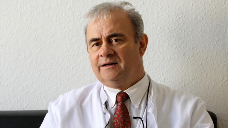 Emil Reisinger, Leiter der Abteilung für Tropenmedizin und Infektiologie der Unimedizin Rostock