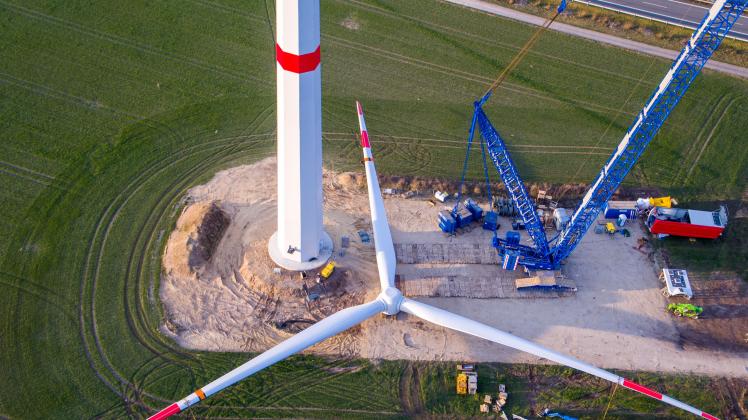 Windpark Hoort im Probebetrieb Aufbau eines neuen Windparks