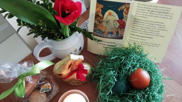 Neben selbstgebackenen Keksen lagen am Wochenende unter anderen Palmzweige und gefärbte Eier im Paket von St. Christophorus.