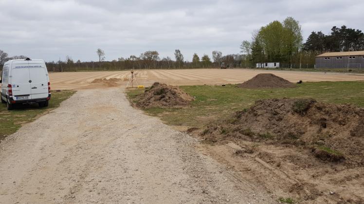 Die Arbeiten am neuen Sportplatz in Lüssow laufen nach Plan. 