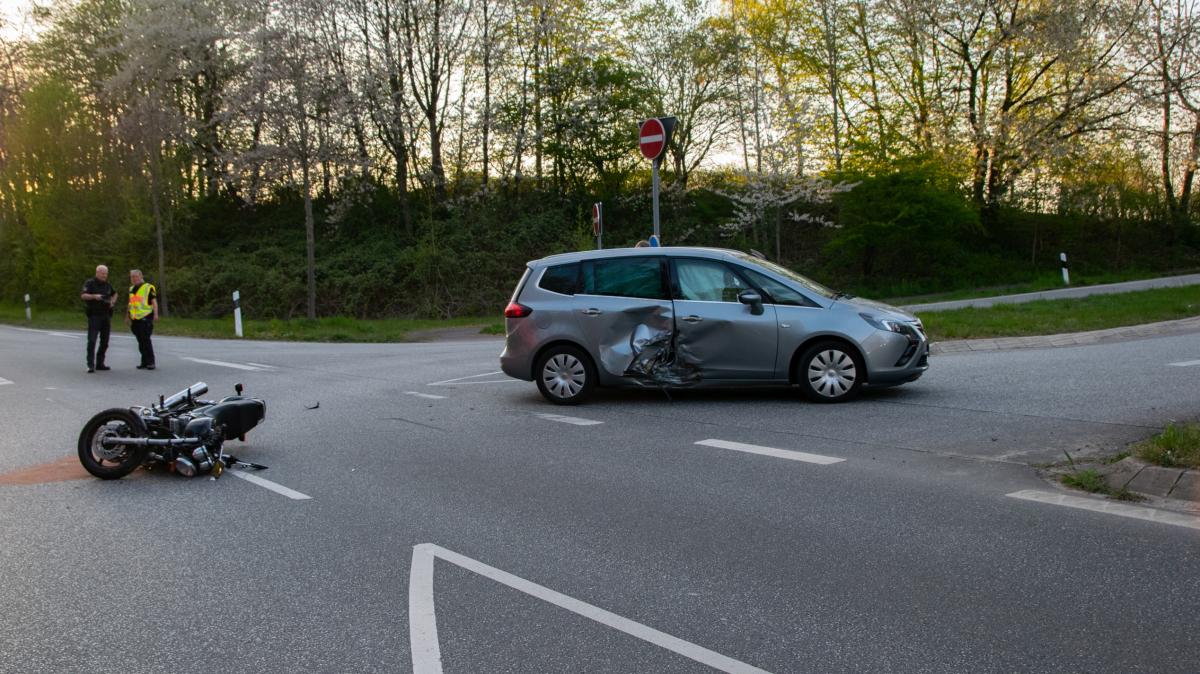 Unfall Auf B22: Motorradfahrerin Bei Zusammenstoß Schwer Verletzt | SHZ