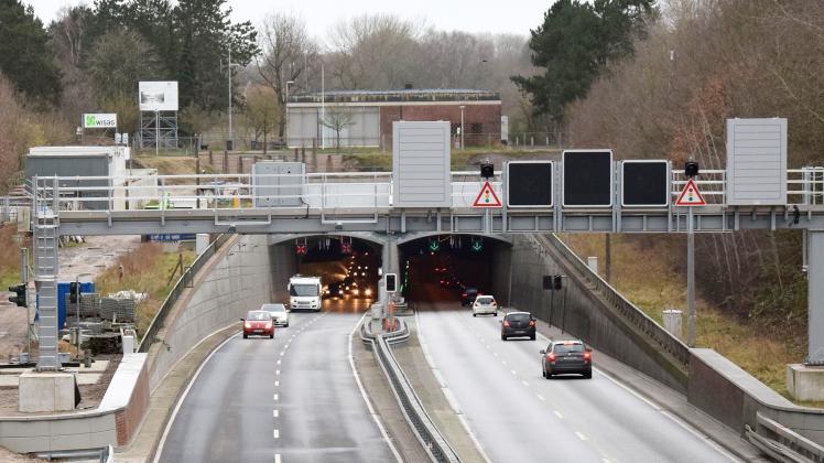 Der Kanaltunnel wurde am 1. Februar vierspurig für den Verkehr freigegeben.