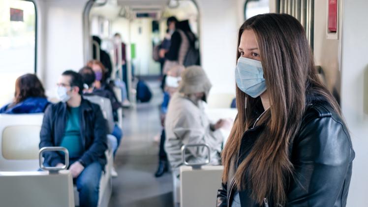 Die Dienstleistungsgewerkschaft Verdi geht davon aus, dass die Maskenpflicht nicht ausreicht, um Personal und Fahrgäste in Bahnen und Bussen vor dem Virus zu schützen.
