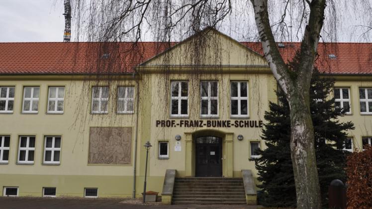 An der Franz-Bunke-Schule in Schwaan werden die 18 Schüler der Abschlussklasse seit Montag wieder unterrichtet. 