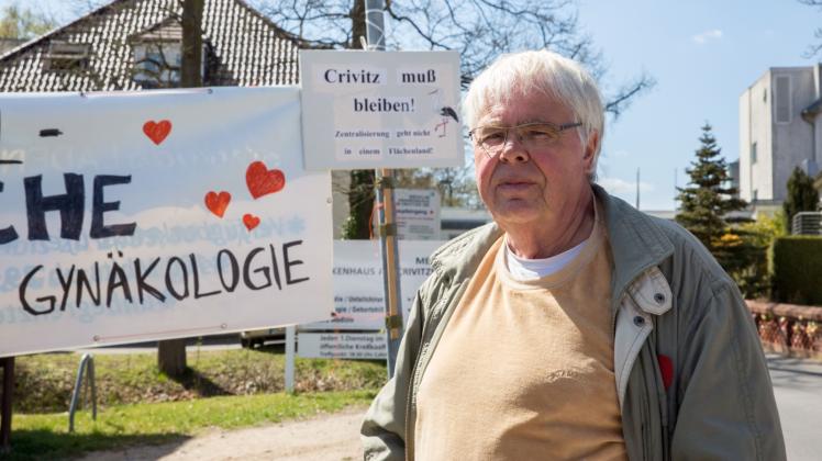 Eine Katastrophe für die Region: Dr. Bernhard Moldenhauer arbeitet trotz Ruhestands bis zu dreimal in der Woche auf der Crivitzer Geburtenstation. Wird die Sparte geschlossen, sieht er die Versorgung gefährdet. 