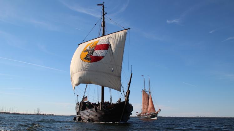 Wegen Holzschäden musste der Mast der Poeler Kogge „Wissemara“ erneuert werden.