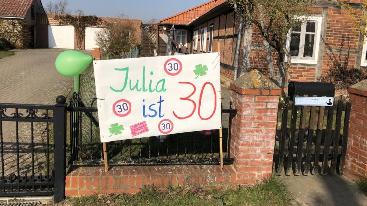 Wenigstens standesgemäß geschmückt war es zum 30. Geburtstag von Julia Krüger aus Dellien. 
