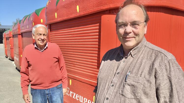 Blicken trotz aller Probleme optimistisch in die Zukunft: Erdbeerhof-Inhaber Enno Glantz (l.) und Betriebsleiter Jan van Leeuwen.