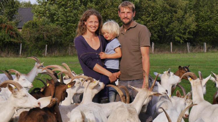 Wollen selber Käse produzieren: Katya Schneider und Thomas Schmidt mit Sohn Noah vom Ziegenhof Schinkel