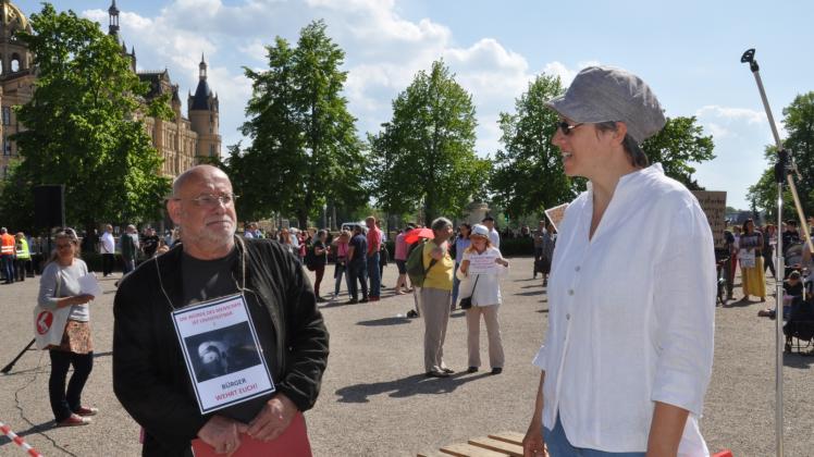 Hatten zum Protest aufgerufen: Ulrich Rudolph von der Initiative Grenzland Zarrentin und Impkritikerin Dr. Panja Platzer. 