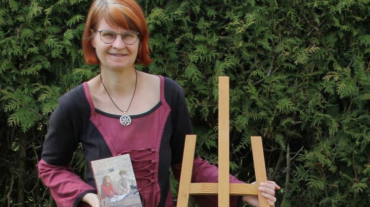 Präsentiert ihr zweites Fantasybuch mit ihren Protagonisten Zoe und Zarin: Autorin Andrea Kuhnke.