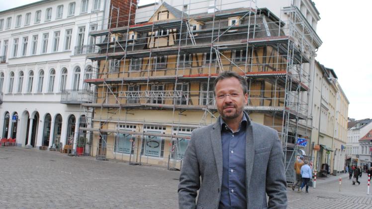 Zieht mit seinen Unternehmen bald um: Michael Schoop gehört das Haus Am Markt 3.