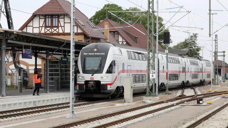 Bahnhof Warnemünde wieder in Betrieb
