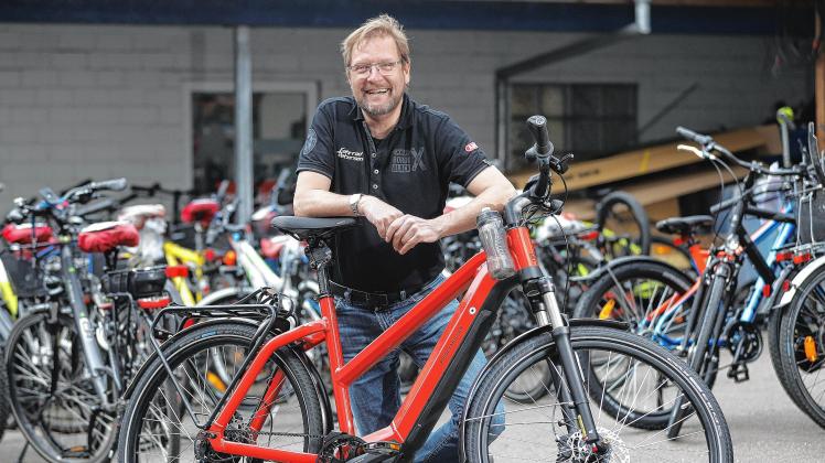 Peter Petersen in seinem Element: Fahrräder werden im Zuge der Mobilitätswende immer beliebter. 