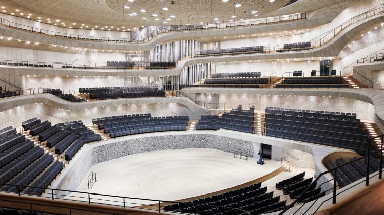 In der leeren Elbphilharmonie wird die Show zwei Tage lang produziert.