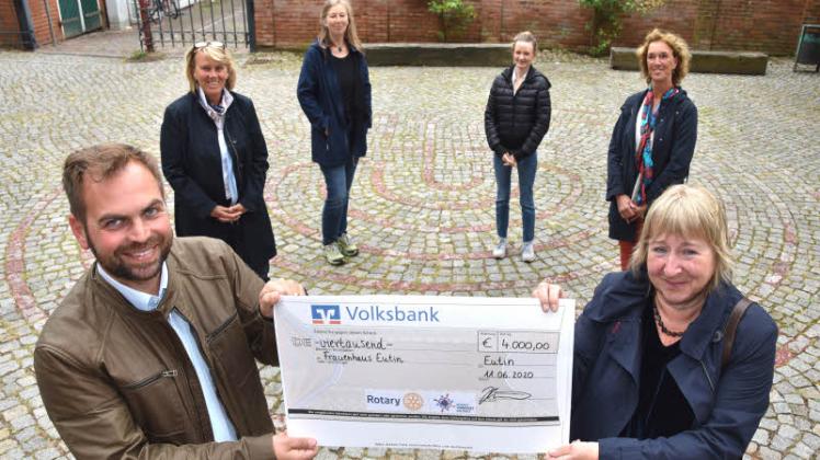 Rotary Club Spendet 4000 Euro F rs Frauenhaus Ostholstein rotary-club-spendet-4000-euro-f-rs-frauenhaus-ostholstein