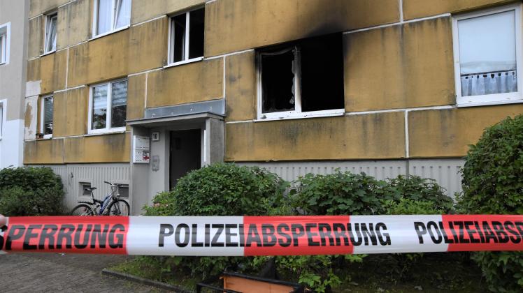 In diesem Block in der Friedrich-Schlie-Straße brannte es. Doch die Mieterin wollte die Wohnung nicht verlassen.