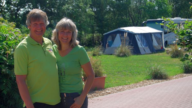 Seit zehn Jahren führen Norbert und Kirstin Schadendorf den Campingplatz samt Teichbistro. 