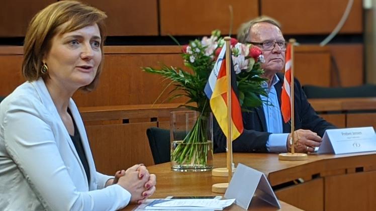 Die Oberbürgermeisterin von Flensburg (SPD) gab bei der Vorstandsitzung der Region Sønderjylland-Schleswig den Vorsitz an ihren dänischen Kollegen Preben Jensen ab.