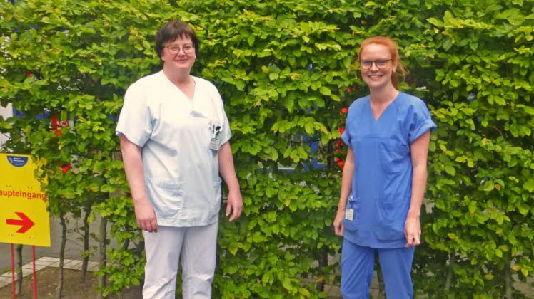 Die Auszubildenden Kathrin Dierks-Rahn und Anika Hansen (v. l.) beschreiten mit dem dualen Studium zum Physician Assistant Neuland im Klinikum Nordfriesland.
